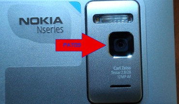 Il Nokia N8 ha un copriobiettivo automatico