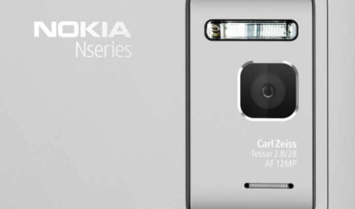 Nokia N8, togliete la pellicola dall’obiettivo prima di scattare foto!