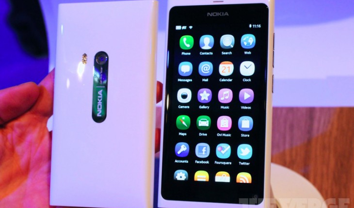 Nokia N9 White, ecco altre foto