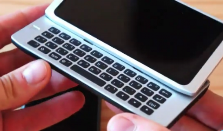 Il Nokia N950 in versione bianca riappare in una video recensione di Engadget.com