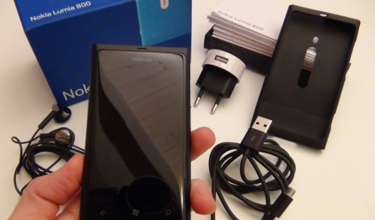 Nokia Lumia 800, il video unboxing di oissela