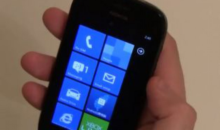 Nokia Lumia 710, video unboxing e breve confronto con Lumia 800 e N9