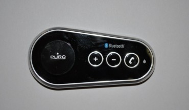 Vivavoce Bluetooth Multipoint by Puro, un kit pratico e semplice da usare in auto!