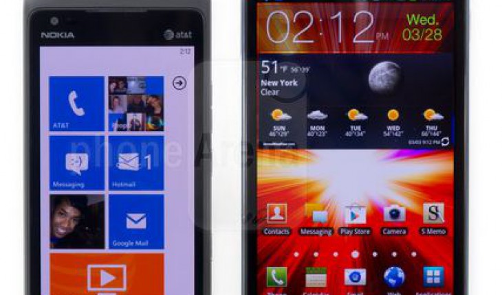 Nokia Lumia 900 vs Samsung Galaxy Note, video comparativo delle principali caratteristiche