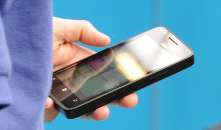 Un prototipo di Nokia con Windows Phone 8 fa il giro del web
