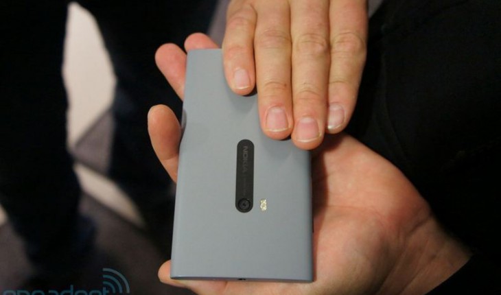 Il Nokia Lumia 920 con scocca Grigia a 429 Euro sul sito Redcoon