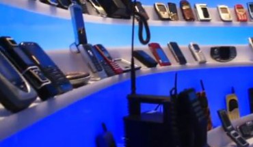 Dalla sede di Nokia in Finlandia ecco una lunga e nostalgica carrellata di cellulari e smartphone del passato (video)