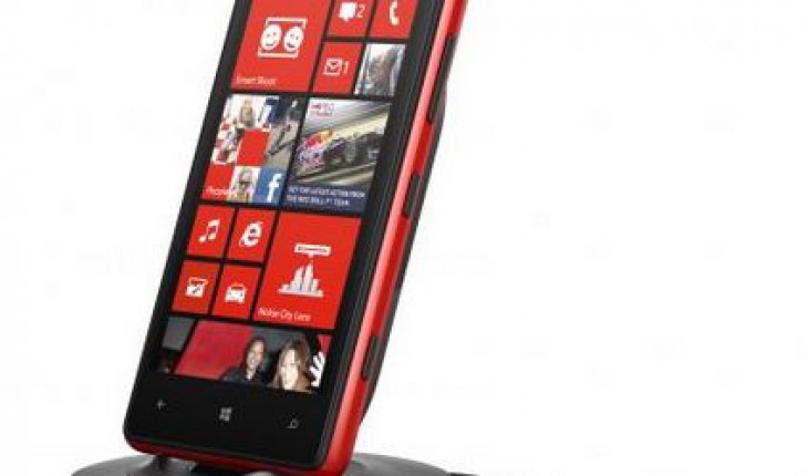 Il Nokia Wireless Charging Stand DT-910 ha il supporto a NFC per attivare automaticamente un app preferita