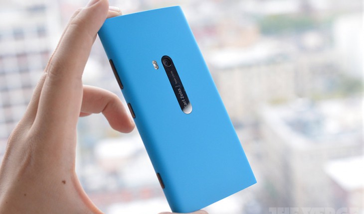 Nokia Lumia 920 Cyan (azzurro), prime foto e video hands on