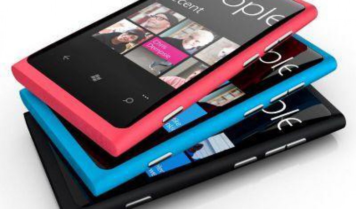 Device Nokia in offerta: Lumia 800 a 199 Euro, Lumia 900 a 299 Euro e 808 PureView a 399 Euro