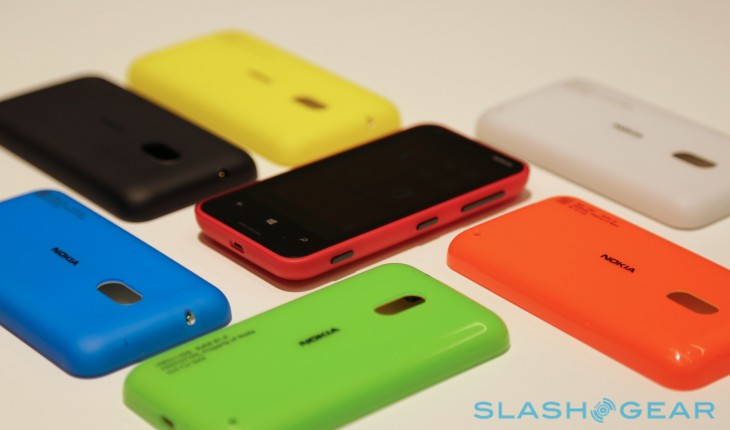 Nokia Lumia 620, prime foto reali che lo mostrano in tutta la sua bellezza