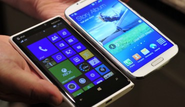 Il Nokia Lumia 920 sfida il Samsung Galaxy S4, eccoli a confronto in un video
