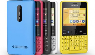 Nokia presenta Asha 210, il nuovo feature phone S40 con tastiera QWERTY e tasto dedicato per l’accesso a Facebook