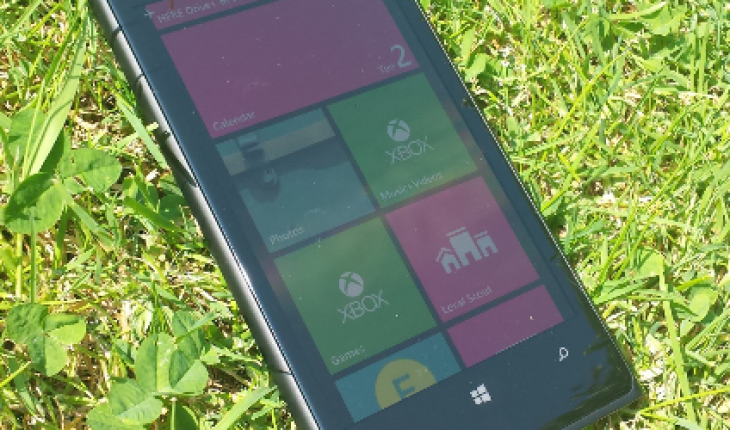 Nokia EOS, trapelata una nuova foto che lo ritrae con il display accesso