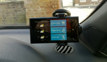 Nokia CR-200, foto e dettagli sulle caratteristiche del supporto per Auto con Wireless Charger