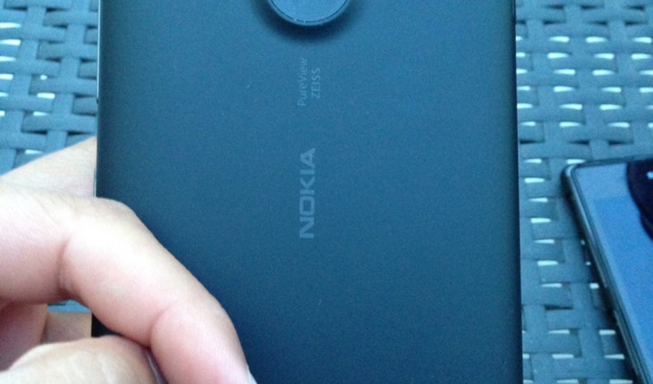 Ecco in anteprima il Nokia Lumia 1520, trapelate le prime foto del phablet con Windows Phone 8