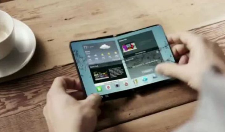 Rumor: Samsung presenterà i primi smartphone con display pieghevole al MWC 2017