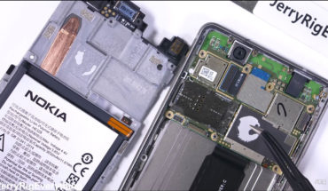 Nokia 8 completamente smontato e messo a nudo da JerryRigEverything (video)