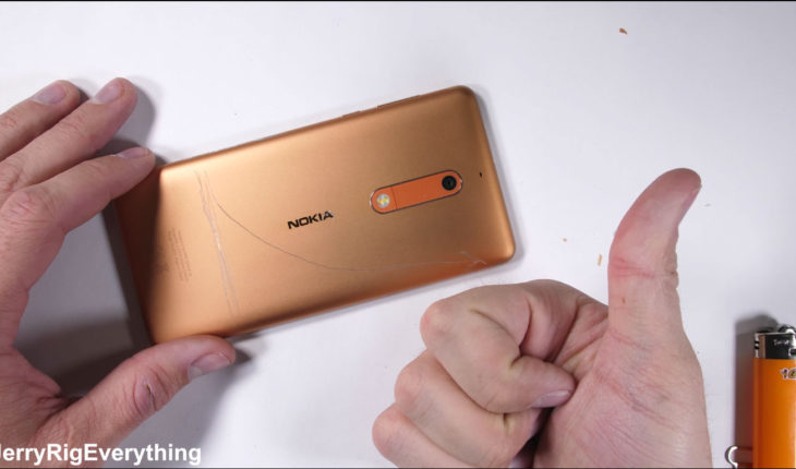 Il Nokia 5 risponde bene ai test di resistenza e ai maltrattamenti di JerryRigEverything (video)