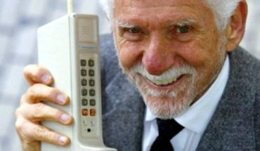 La prima chiamata da cellulare compie oggi 45 anni: tanti auguri a noi!