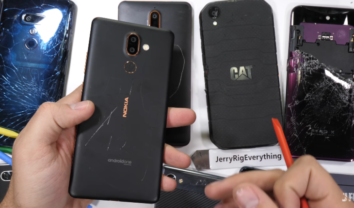 JerryRigEverything: il Nokia 7 Plus è lo smartphone più resistente e meglio riparabile del 2018